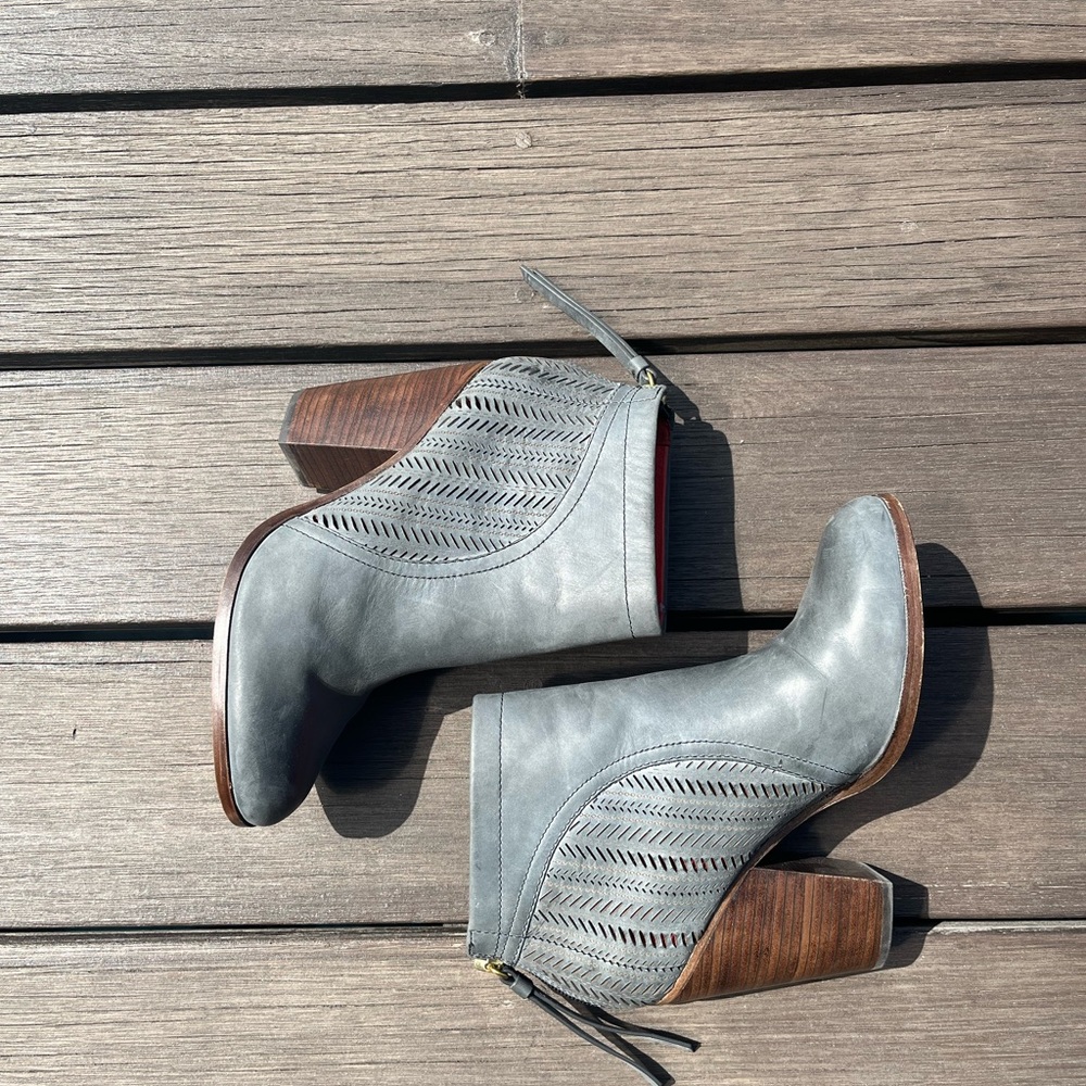 COACH honey boots - Picture 3 of 9